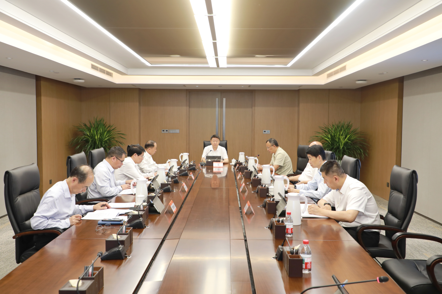 团体党委常委会召开集会 转达进修习近平总布告主要发言精力 研讨有关事变